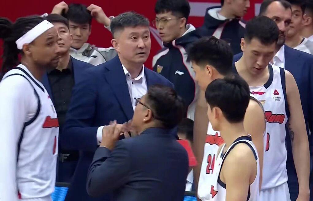 乐鱼体育官方网站-广东男篮3外援出征福建，拉科塞维奇随队，麦考尔缺席 确定被放弃