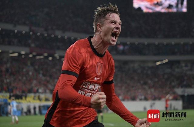 乐鱼体育-八连胜！成都蓉城主场3-0轻取河南